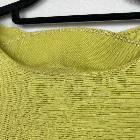 ELK Women's 8 Chartreusse Short Sleeve Textured Blouse Shirt Ribbed Career Green - Picture 2 of 16